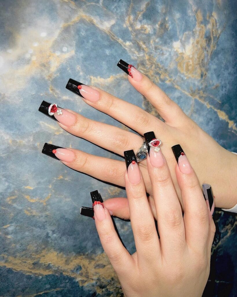 Black French Tip Nails 