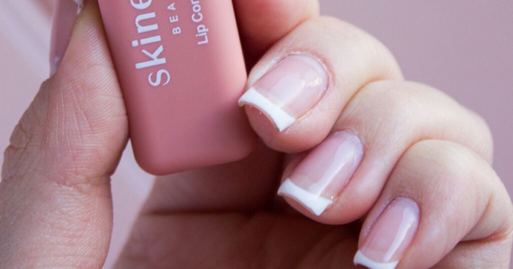 pink french tip nails